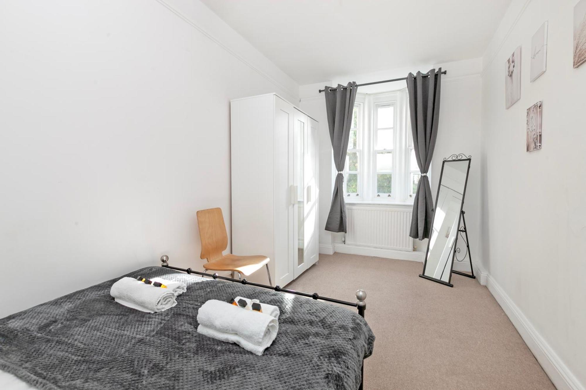Beautiful 3 Bedroom Flat In Scott Ellis Gardens لندن المظهر الخارجي الصورة