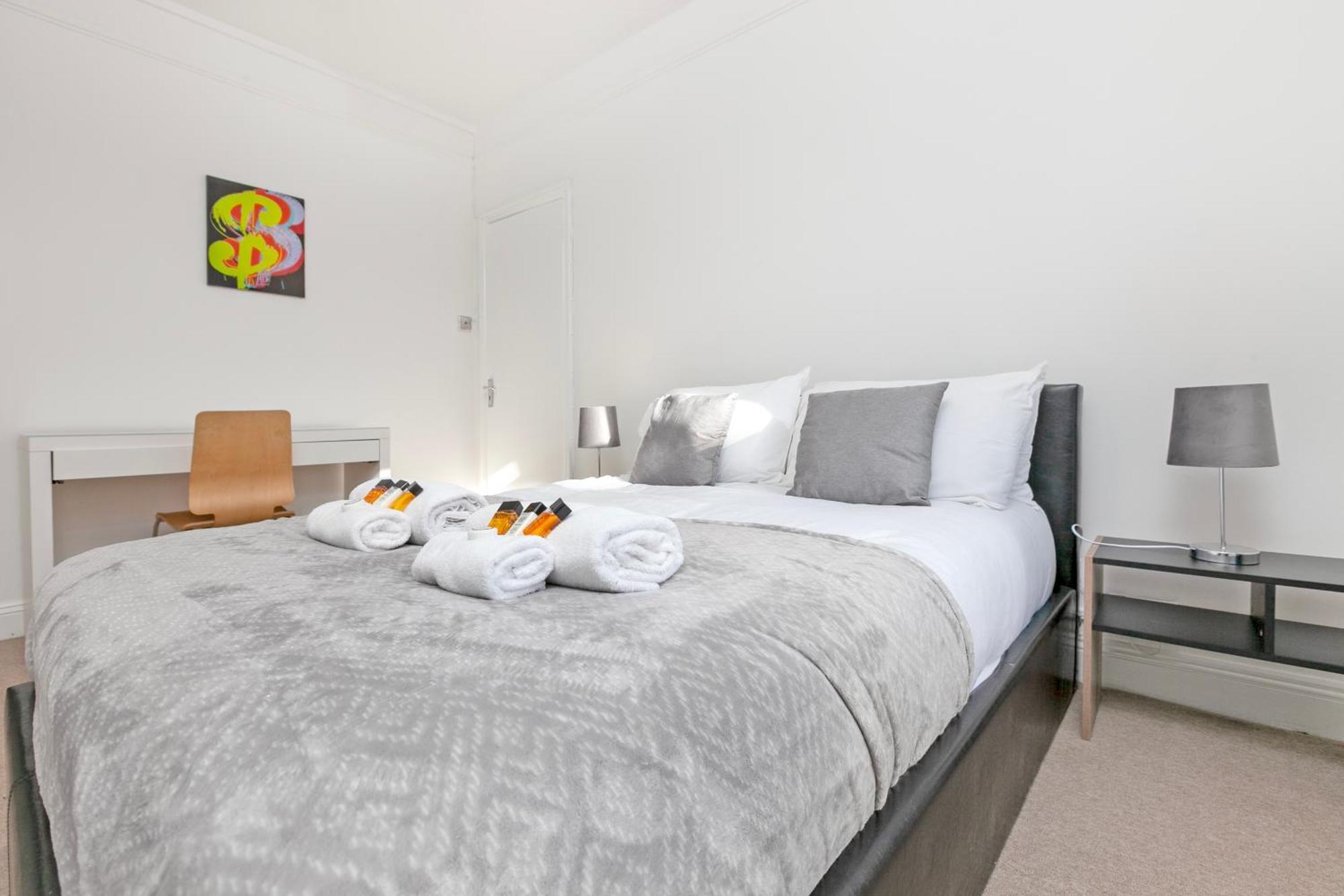 Beautiful 3 Bedroom Flat In Scott Ellis Gardens لندن المظهر الخارجي الصورة