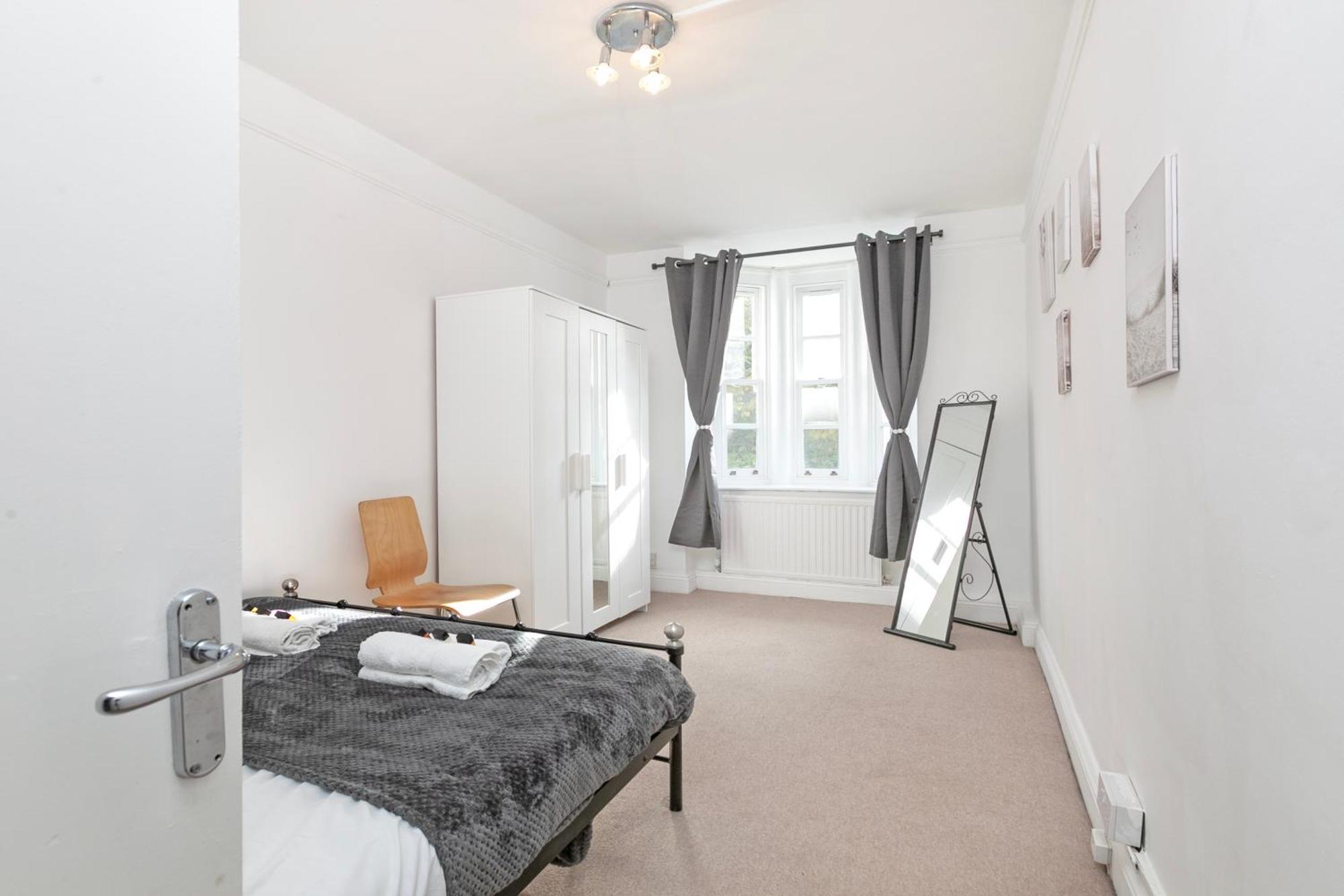 Beautiful 3 Bedroom Flat In Scott Ellis Gardens لندن المظهر الخارجي الصورة