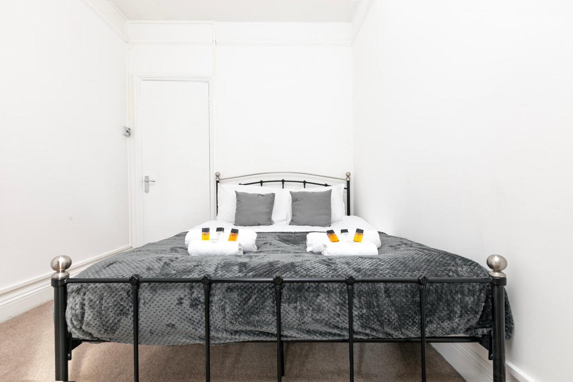 Beautiful 3 Bedroom Flat In Scott Ellis Gardens لندن المظهر الخارجي الصورة