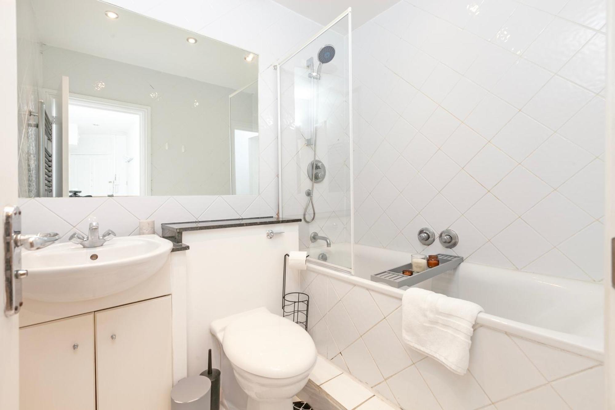 Beautiful 3 Bedroom Flat In Scott Ellis Gardens لندن المظهر الخارجي الصورة