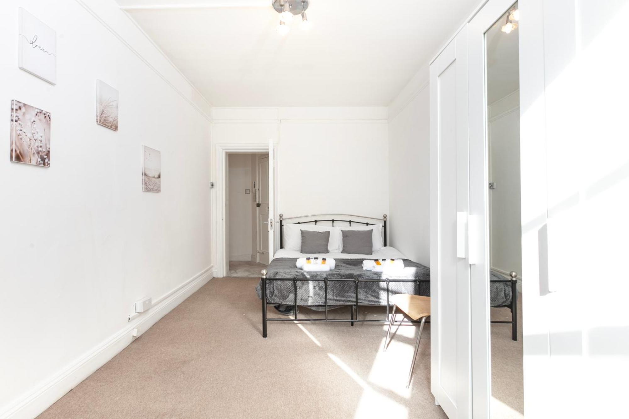 Beautiful 3 Bedroom Flat In Scott Ellis Gardens لندن المظهر الخارجي الصورة